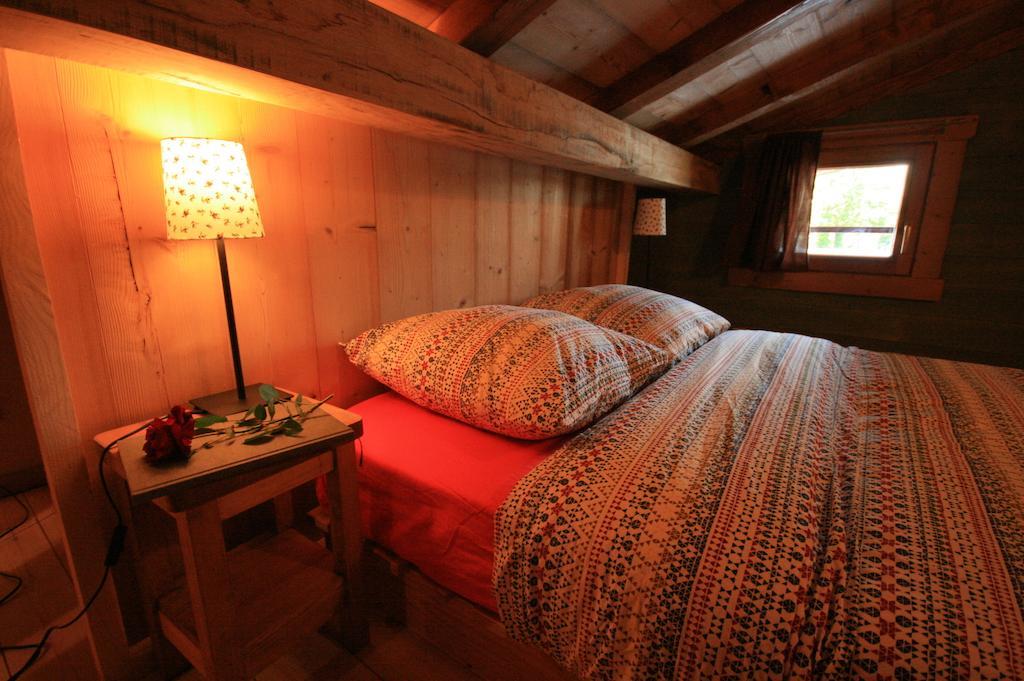 Domaine Des Brouilles Bed and Breakfast Malafretaz Kamer foto